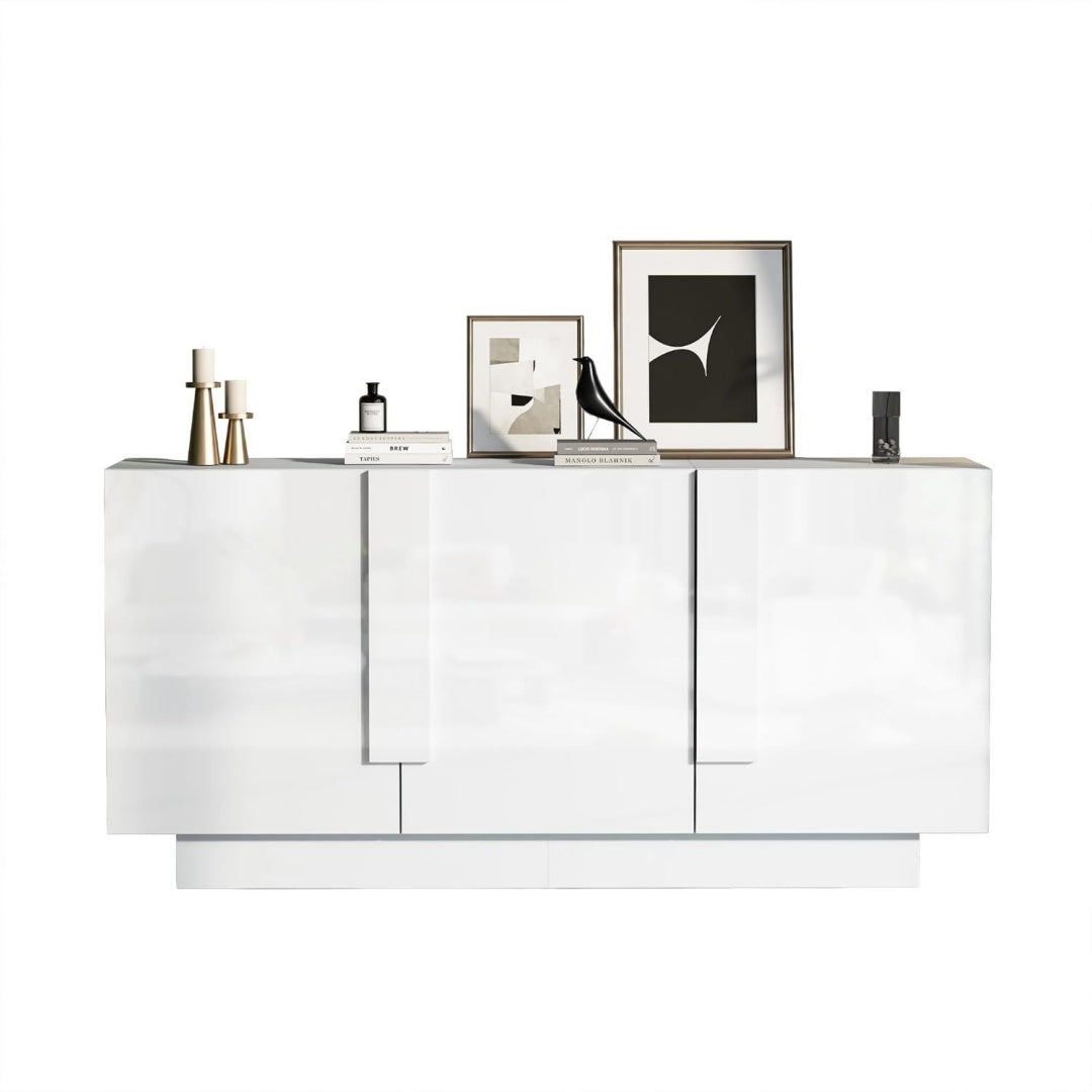 Sideboard verbindet 3 Tueren und glaenzende Oberflaechen