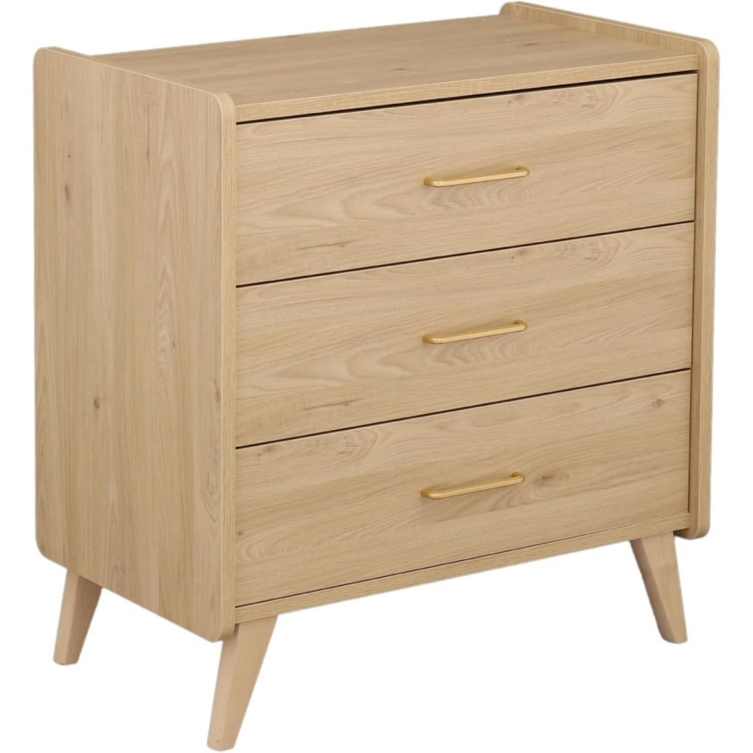 Goldfarbene Griffe treffen auf Holzoptik an dem Sideboard