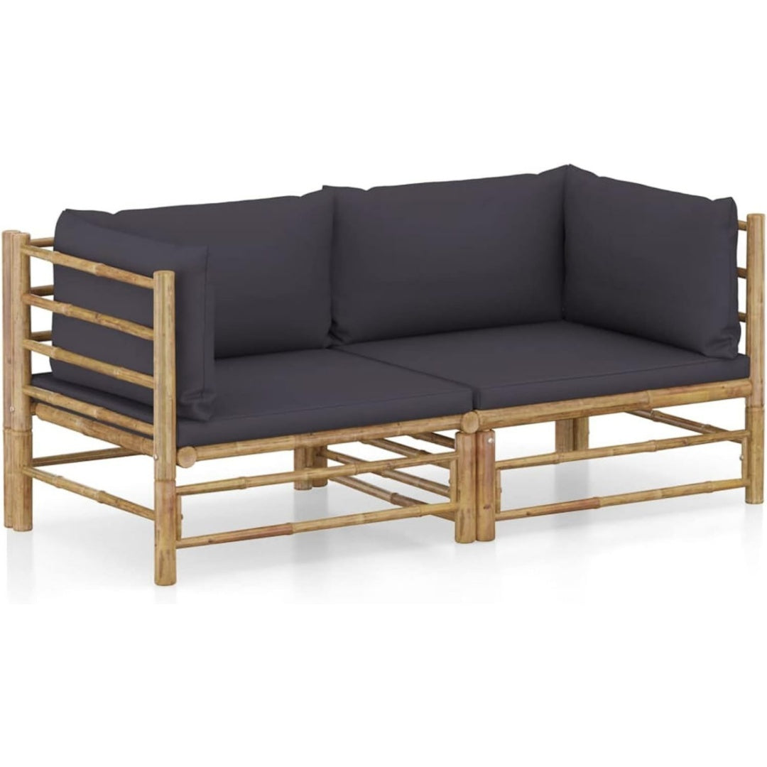 Bambuselemente praegen das Sofa
