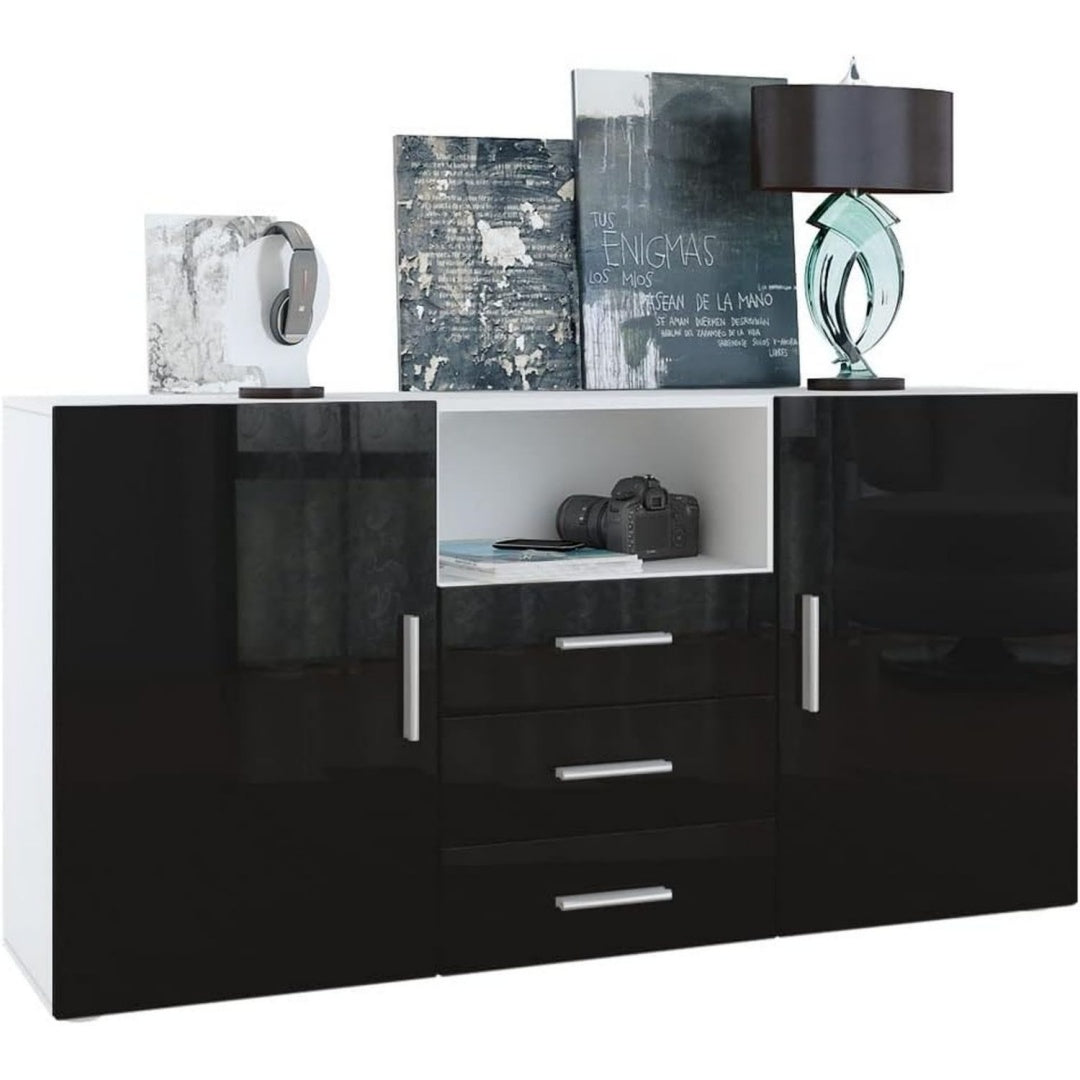 3 Schubladen und matte Oberflaechen an dem Sideboard