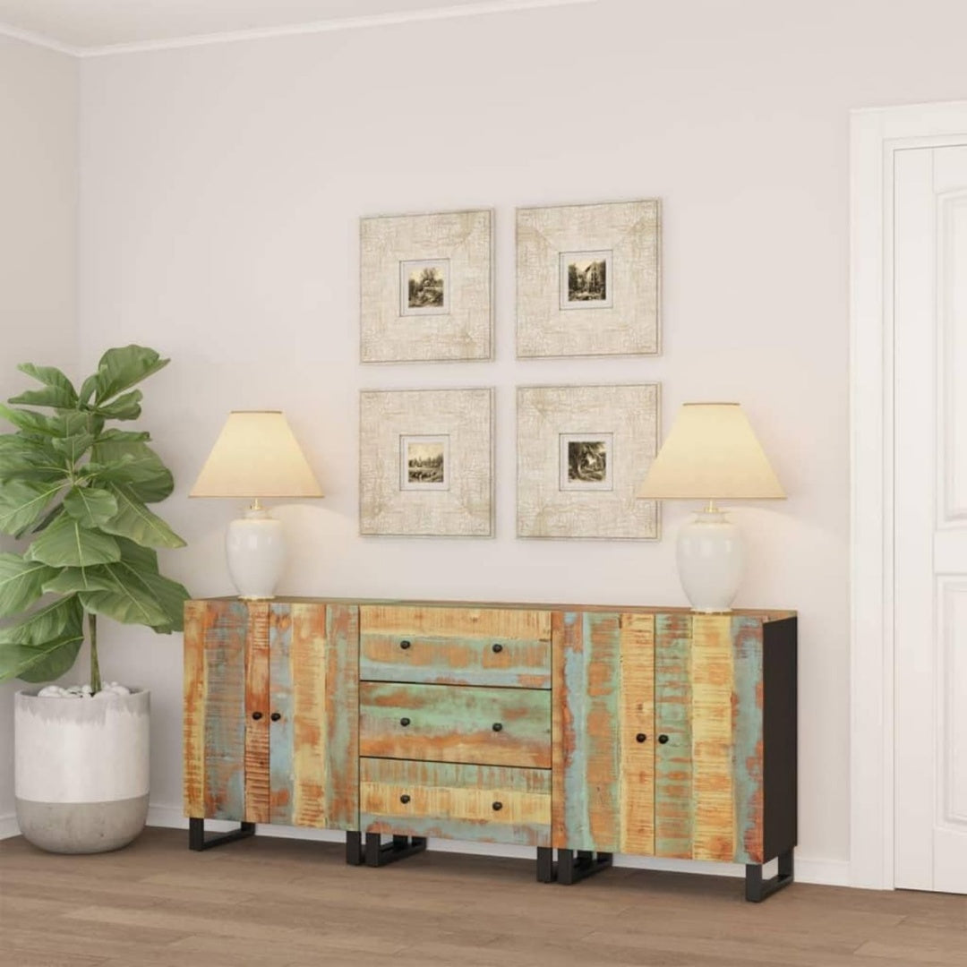 Das Sideboard setzt auf eine Farbgebung in Mehrfarbig