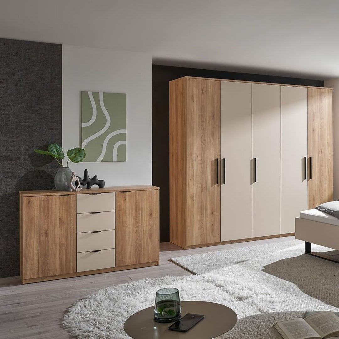 Der Kleiderschrank setzt auf sanft schliessende Fronten