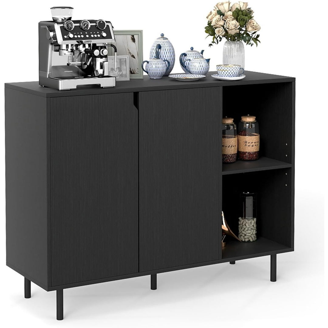 Sideboard mit offenen Ablagen und einem Metallgestell