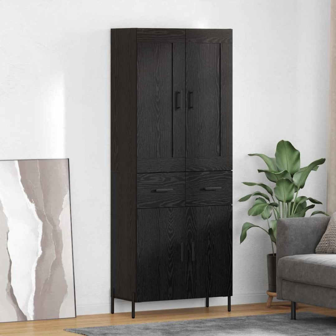 Sideboard verbindet offene Ablagen und Metallgriffe