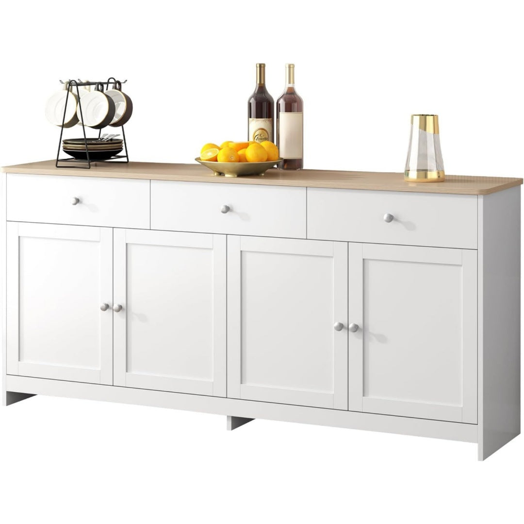 4 Tueren und Holzoptik an dem Sideboard