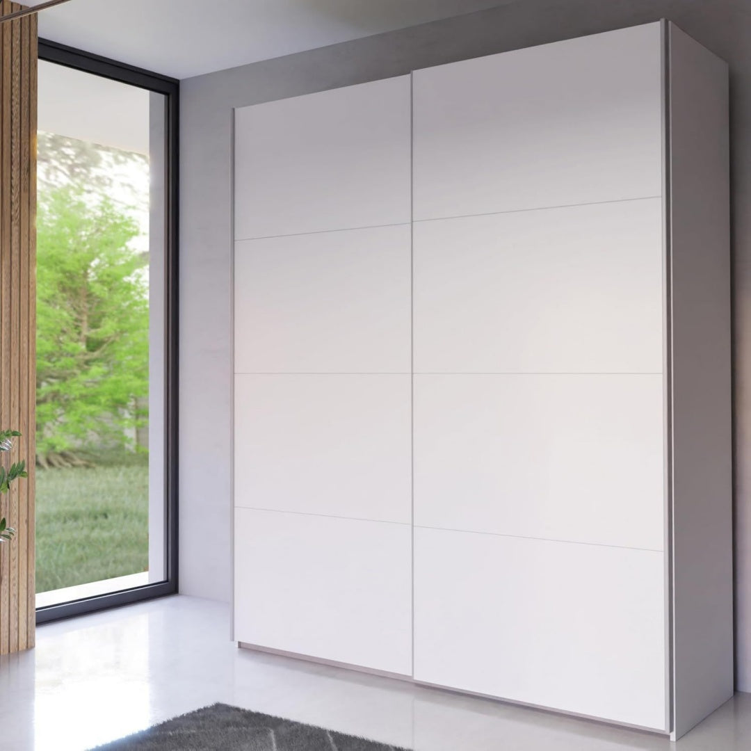 Eine Wandmontage praegt den Kleiderschrank aus Holzwerkstoff
