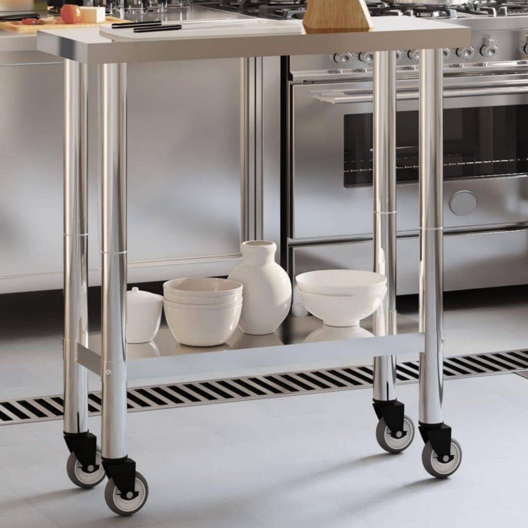Das Sideboard mit dem Akzent auf Rollen
