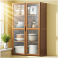 Sideboard verbindet verstellbare Ablagen und Bambuselemente