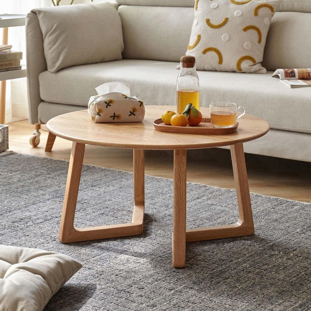 Holzbeine ergaenzen den Couchtisch